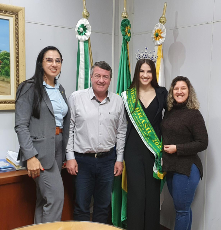 Prefeito Paulo Pilati recebe a visita da Miss Brasil Globo