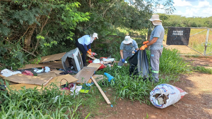 Departamento de Meio Ambiente realiza Limpeza nas Margens do Rio Angico