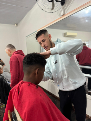 Corte de Cabelo Voluntário no Centro de Convivência da Assistência Social