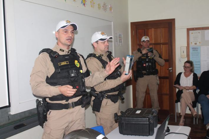Semana Nacional do Trânsito Demartran e Polícia Militar Realizam Palestra no Colégio Estadual Bom Jesus 