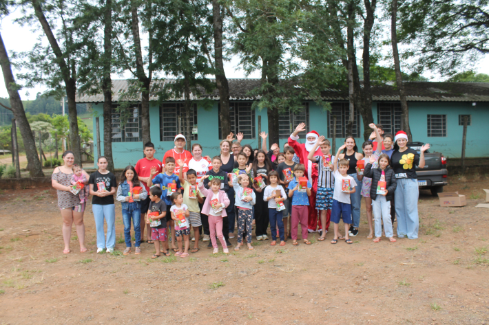 ADMINISTRAÇÃO MUNICIPAL CONCLUI ENTREGA DE DOAÇÕES COM AÇÃO DO PAPAI NOEL SOLIDÁRIO 
