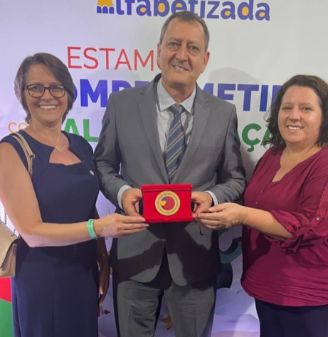Marmeleiro recebe Selo Ouro de Compromisso com a Alfabetização durante solenidade em Brasília