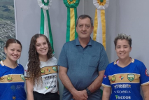 Prefeito convida população para torcer por time feminino do Marmeleiro Futsal