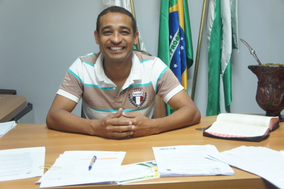 Prefeito Jaimir Gomes viaja para Capital do Estado.
