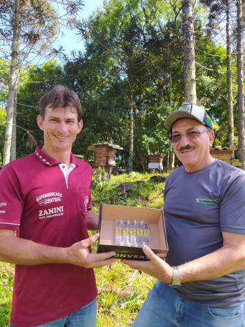 Entrega de Abelhas “Princesas” no Município