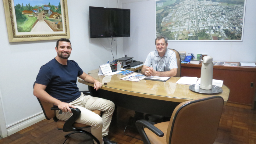 Prefeito Jander Loss recebe visita do Ex Vereador Beltronense Jean Emiliano 