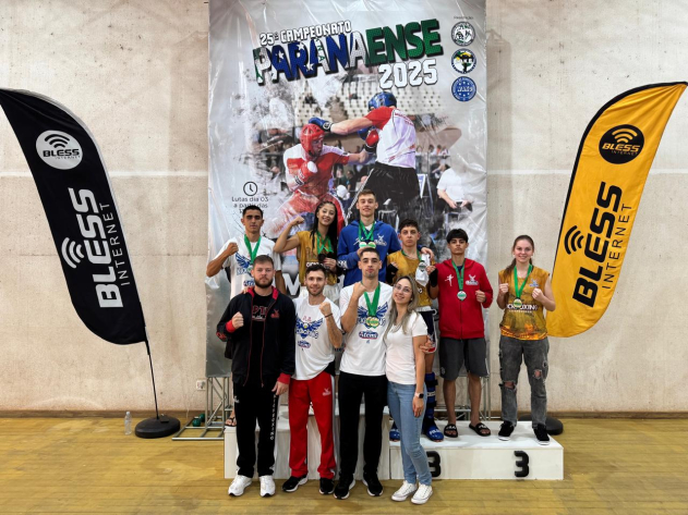 11 medalhas São conquistadas pela equipe de Marmeleiro  no Paranaense de kickboxing 